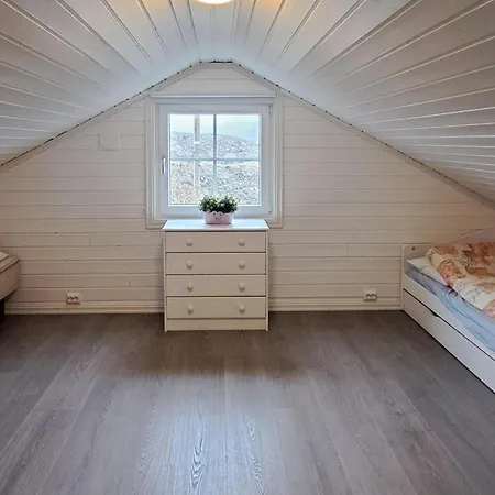Stunning In With Kitchen * Hellvik