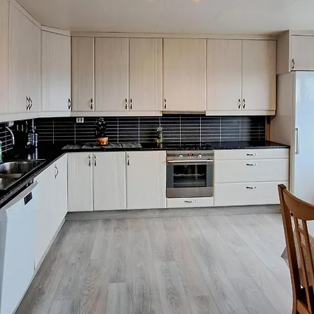 Stunning In With Kitchen Apartment *